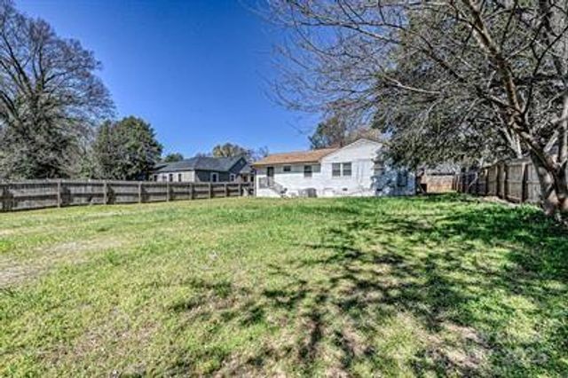 1229 Effingham Road, Charlotte, NC 28208