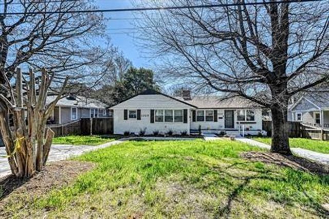 1229 Effingham Road, Charlotte, NC 28208