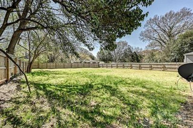 1229 Effingham Road, Charlotte, NC 28208