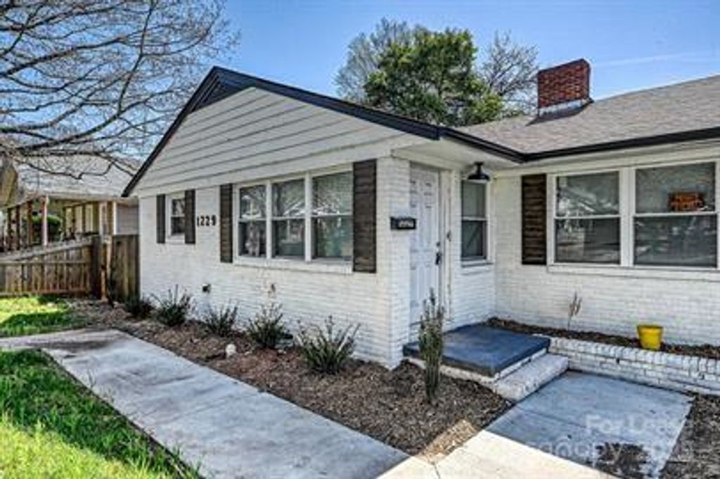 1229 Effingham Road, Charlotte, NC 28208