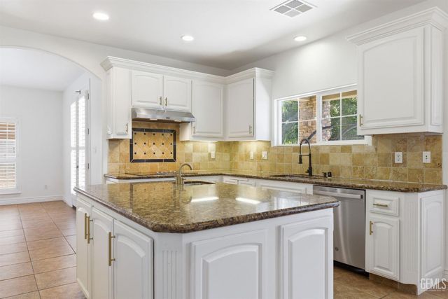 2510 Edingal Drive, Bakersfield, CA 93311