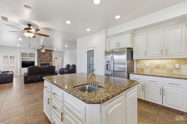 2510 Edingal Drive, Bakersfield, CA 93311