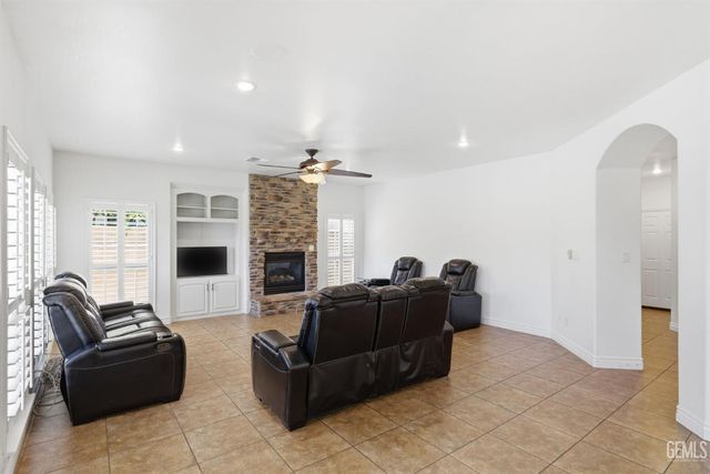 2510 Edingal Drive, Bakersfield, CA 93311