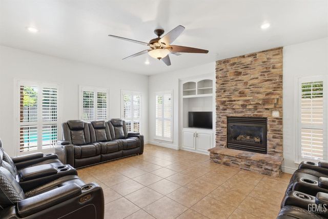 2510 Edingal Drive, Bakersfield, CA 93311