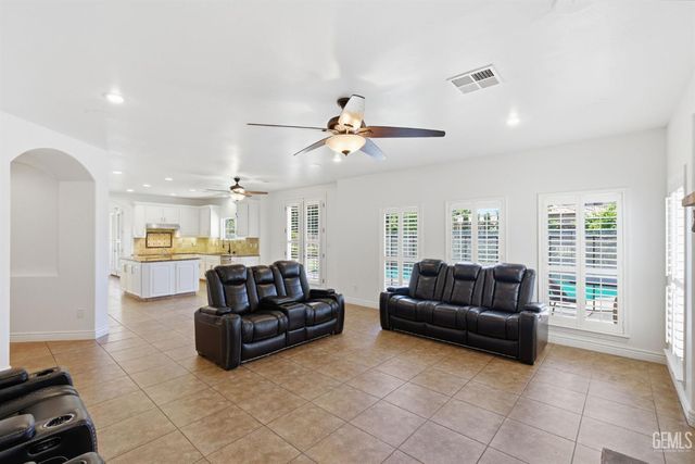 2510 Edingal Drive, Bakersfield, CA 93311