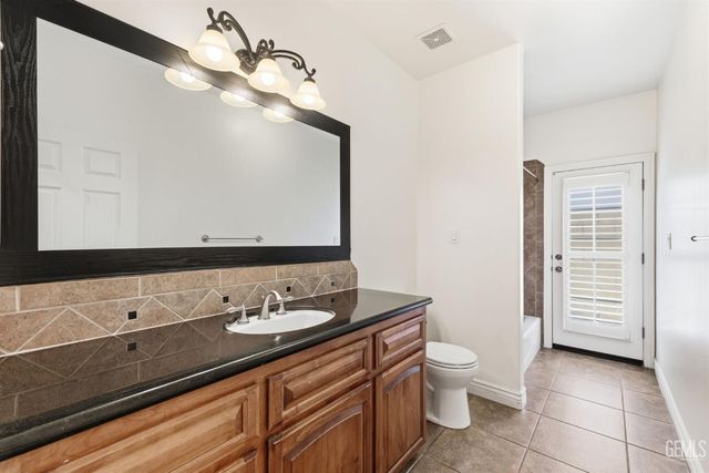 2510 Edingal Drive, Bakersfield, CA 93311