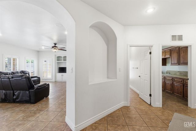 2510 Edingal Drive, Bakersfield, CA 93311