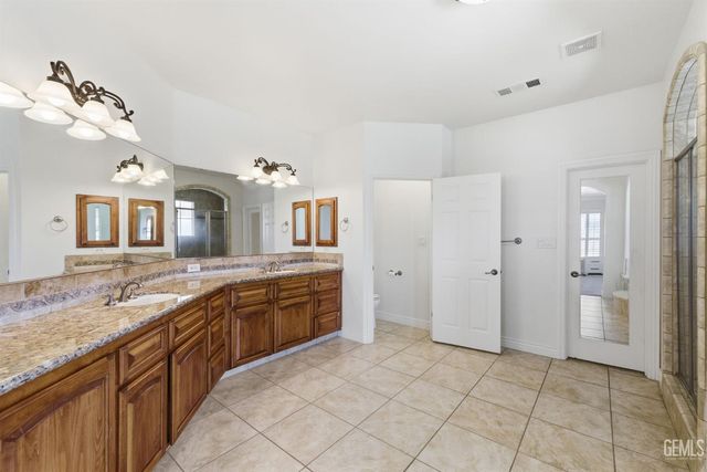 2510 Edingal Drive, Bakersfield, CA 93311