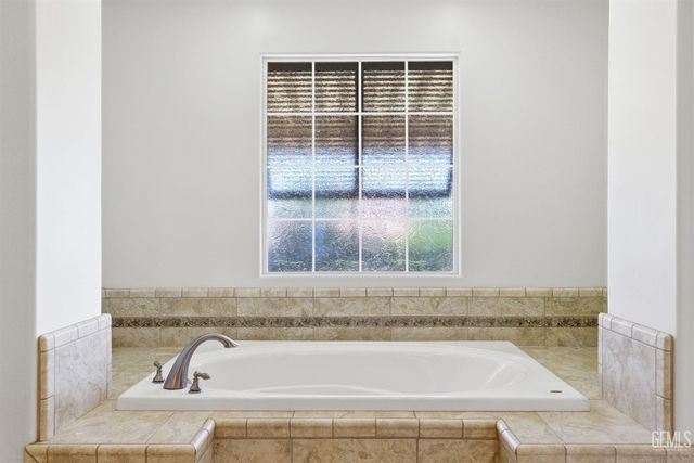 2510 Edingal Drive, Bakersfield, CA 93311