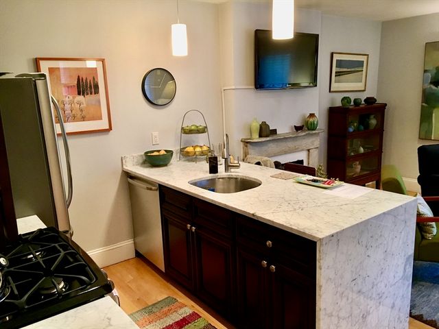 14 Lindall Pl, Boston, MA 02114