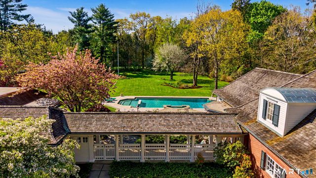 537 Oenoke Ridge, New Canaan, CT 06840