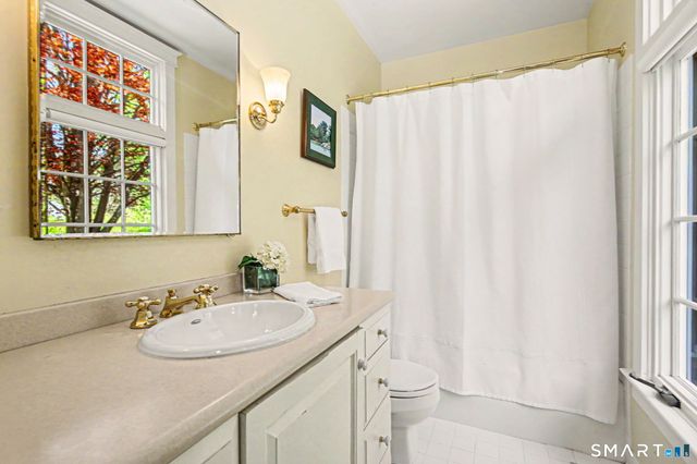 537 Oenoke Ridge, New Canaan, CT 06840