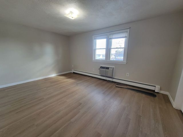 83 Pleasant St 2-4, Marlborough, MA 01752