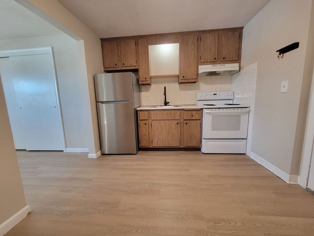 83 Pleasant St 2-4, Marlborough, MA 01752