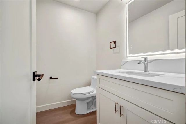 307 N Singingwood 8, Orange, CA 92869