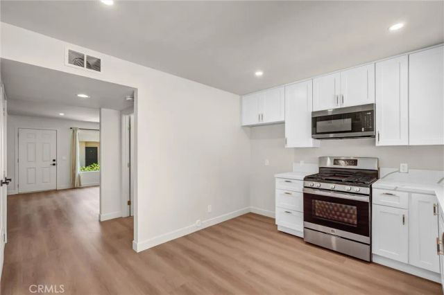 307 N Singingwood 8, Orange, CA 92869