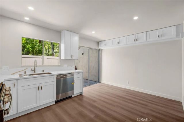 307 N Singingwood 8, Orange, CA 92869