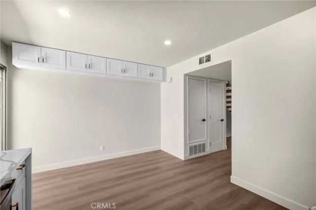 307 N Singingwood 8, Orange, CA 92869