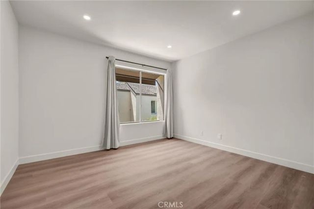 307 N Singingwood 8, Orange, CA 92869