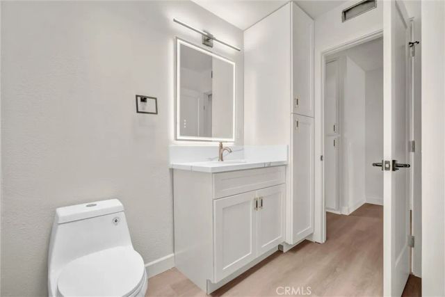307 N Singingwood 8, Orange, CA 92869