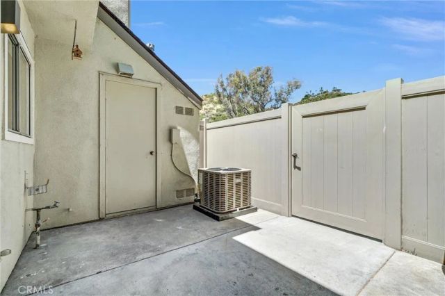 307 N Singingwood 8, Orange, CA 92869