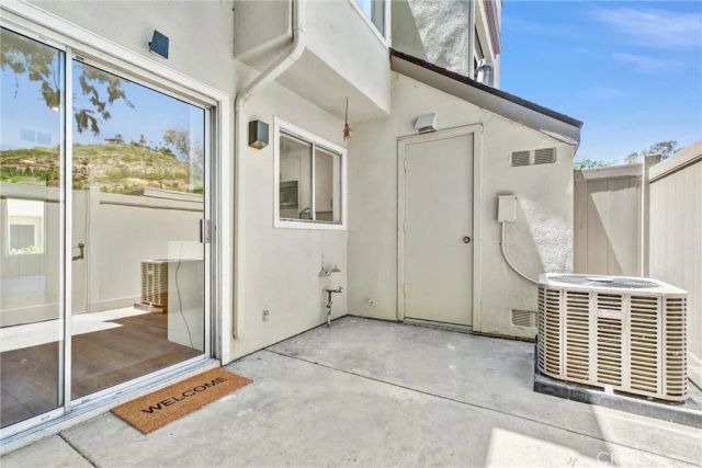 307 N Singingwood 8, Orange, CA 92869