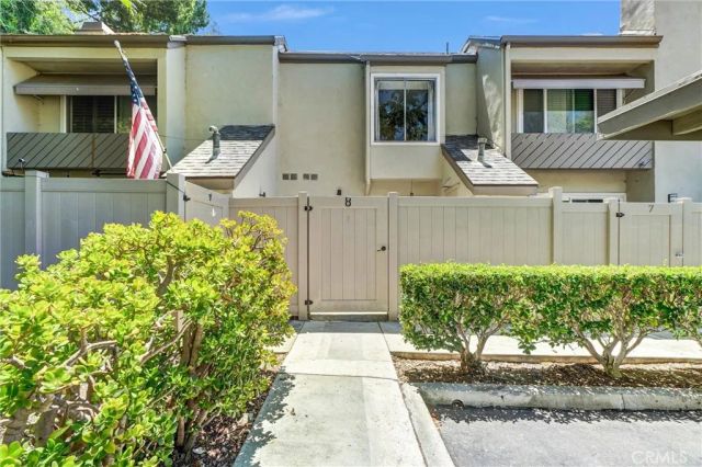 307 N Singingwood 8, Orange, CA 92869