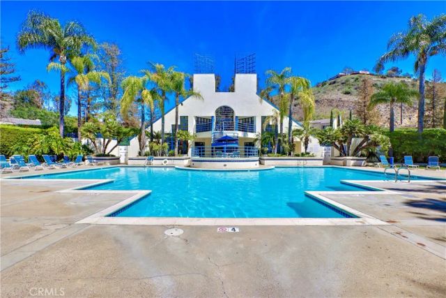 307 N Singingwood 8, Orange, CA 92869