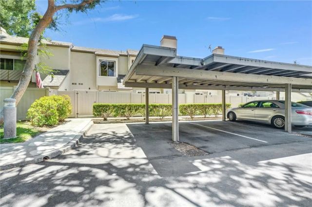 307 N Singingwood 8, Orange, CA 92869