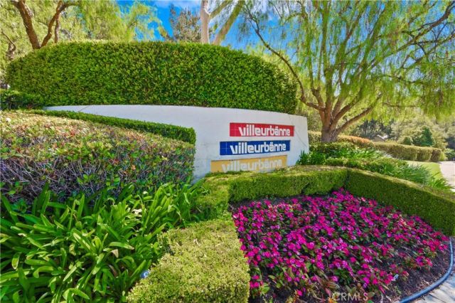 307 N Singingwood 8, Orange, CA 92869