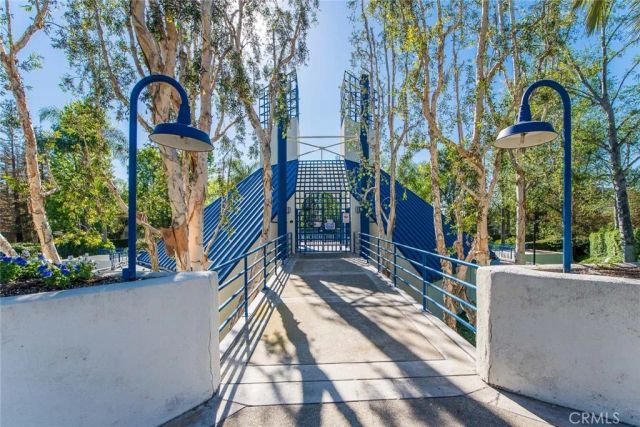 307 N Singingwood 8, Orange, CA 92869