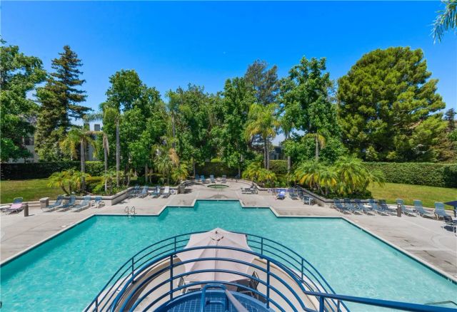 307 N Singingwood 8, Orange, CA 92869