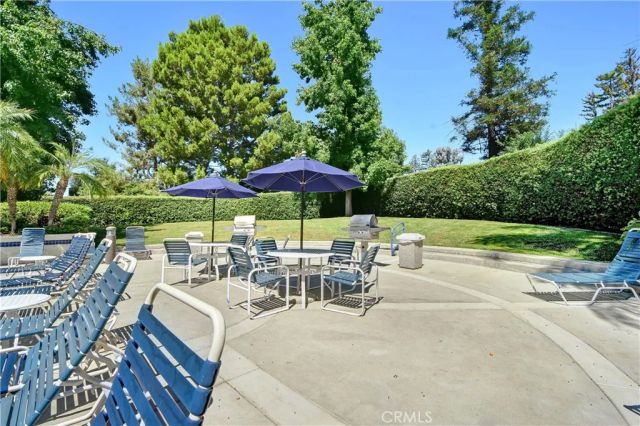307 N Singingwood 8, Orange, CA 92869