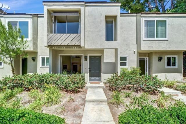 307 N Singingwood 8, Orange, CA 92869