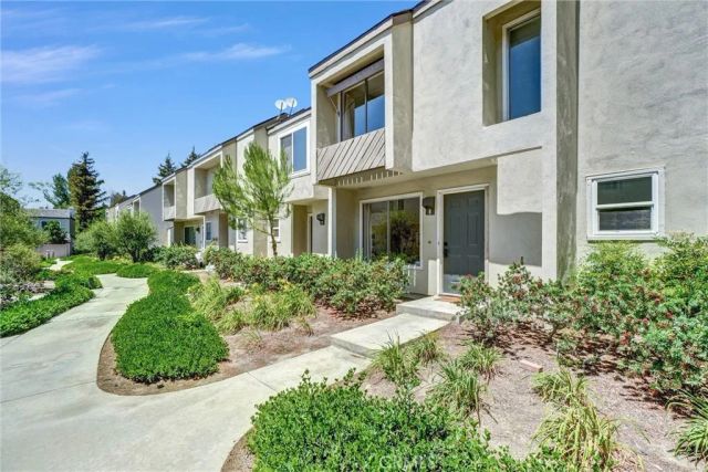 307 N Singingwood 8, Orange, CA 92869