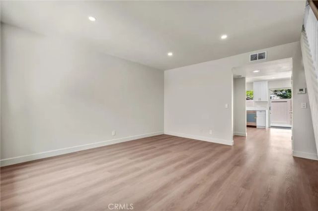 307 N Singingwood 8, Orange, CA 92869