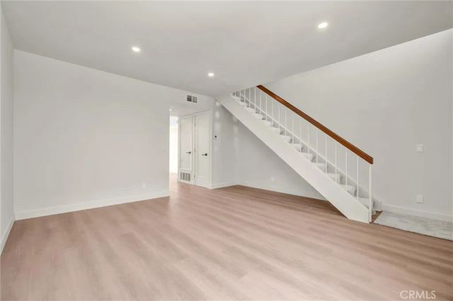 307 N Singingwood 8, Orange, CA 92869