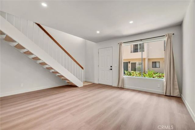 307 N Singingwood 8, Orange, CA 92869