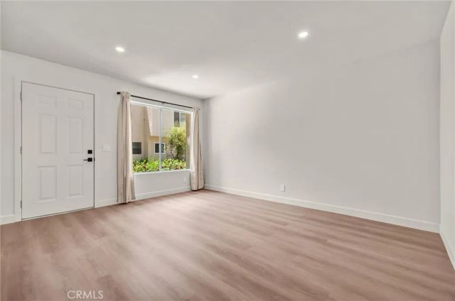 307 N Singingwood 8, Orange, CA 92869