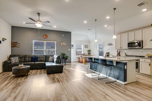 705 Millcreek LN, Leander, TX 78641