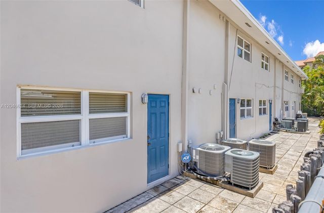 660 NE 11th Avenue 102, Fort Lauderdale, FL 33304