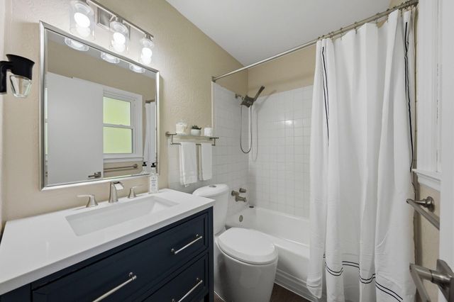 3475 Greentree Road, Lexington, KY 40517