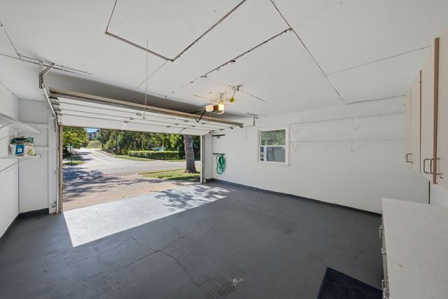 3475 Greentree Road, Lexington, KY 40517