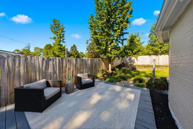 3475 Greentree Road, Lexington, KY 40517