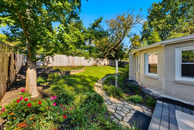 3475 Greentree Road, Lexington, KY 40517