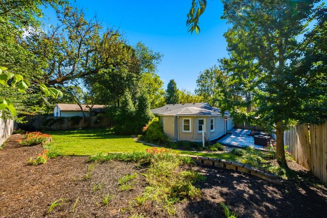 3475 Greentree Road, Lexington, KY 40517