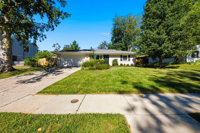 3475 Greentree Road, Lexington, KY 40517
