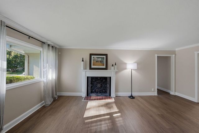 3475 Greentree Road, Lexington, KY 40517