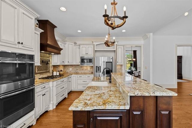 6635 Linville Ridge Drive, Oak Ridge, NC 27310