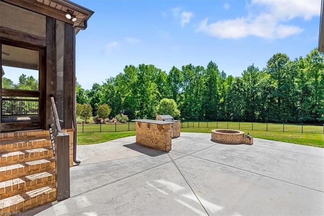 6635 Linville Ridge Drive, Oak Ridge, NC 27310